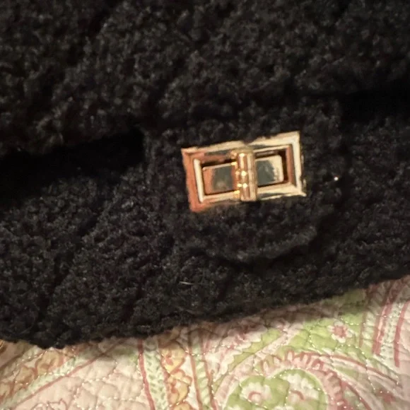 Elegant Black Quilted Handbag with Gold Chain and Clasp NWOT - Picture 3 of 6